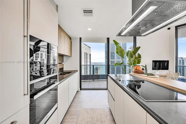 1000 Brickell Plz 4601, Miami, FL 33131