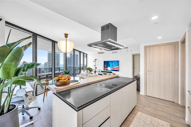 1000 Brickell Plz 4601, Miami, FL 33131
