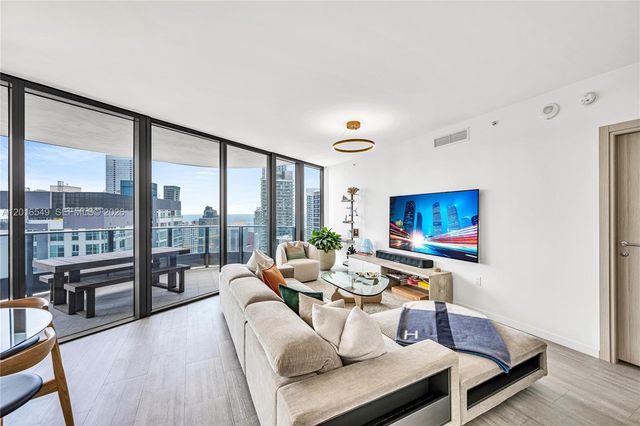 1000 Brickell Plz 4601, Miami, FL 33131