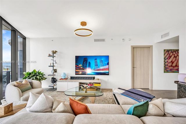 1000 Brickell Plz 4601, Miami, FL 33131