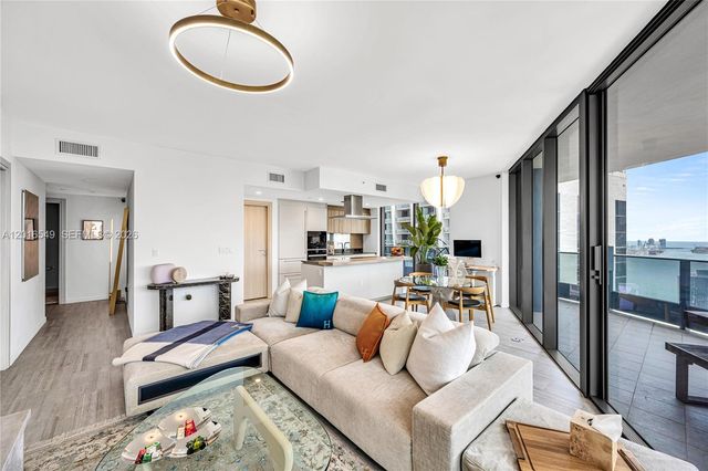 1000 Brickell Plz 4601, Miami, FL 33131