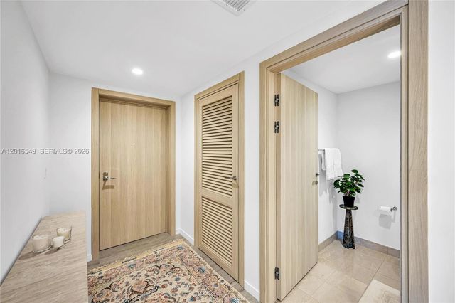 1000 Brickell Plz 4601, Miami, FL 33131