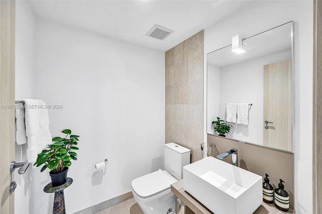 1000 Brickell Plz 4601, Miami, FL 33131