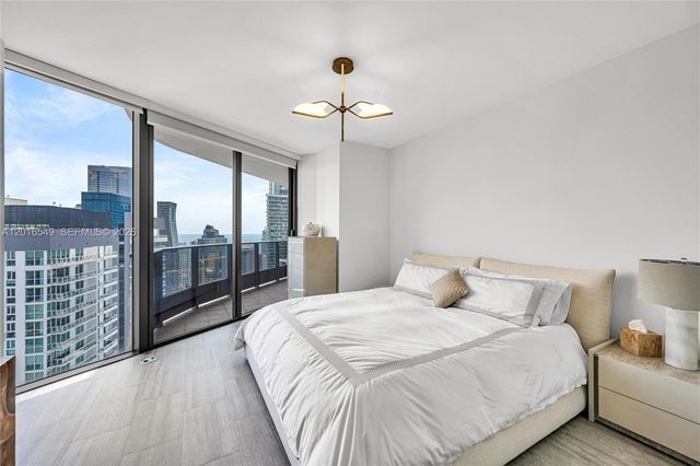 1000 Brickell Plz 4601, Miami, FL 33131