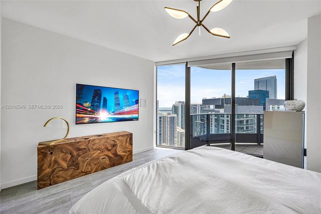 1000 Brickell Plz 4601, Miami, FL 33131