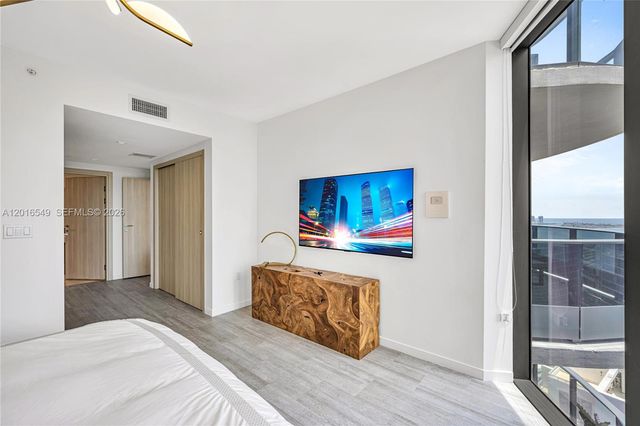 1000 Brickell Plz 4601, Miami, FL 33131