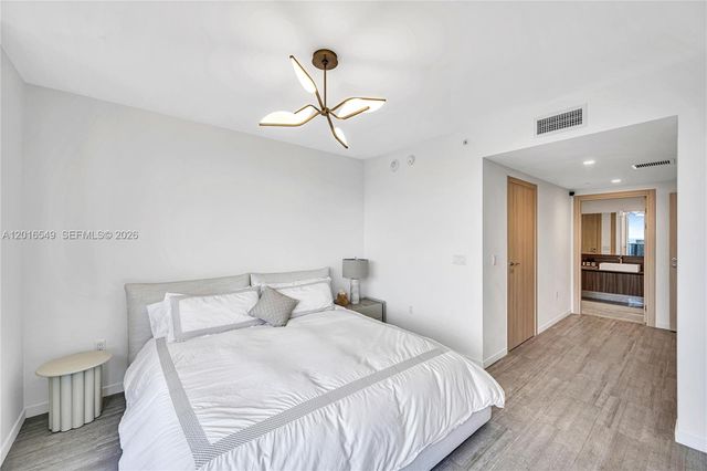 1000 Brickell Plz 4601, Miami, FL 33131
