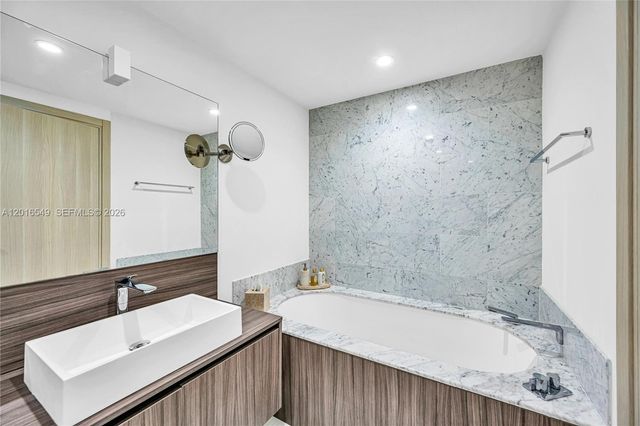 1000 Brickell Plz 4601, Miami, FL 33131
