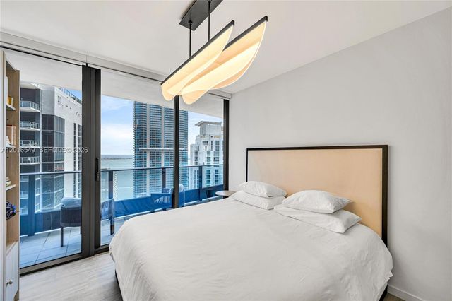 1000 Brickell Plz 4601, Miami, FL 33131
