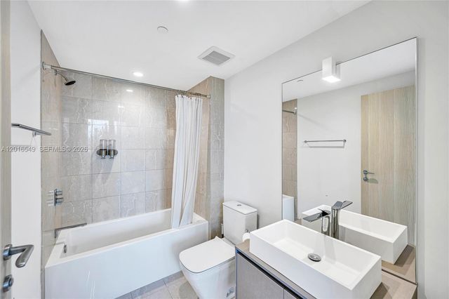 1000 Brickell Plz 4601, Miami, FL 33131