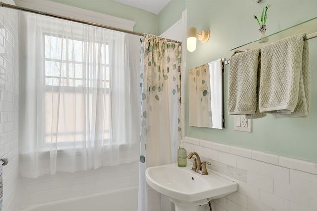 36 Linnaean St 12A, Cambridge, MA 02138