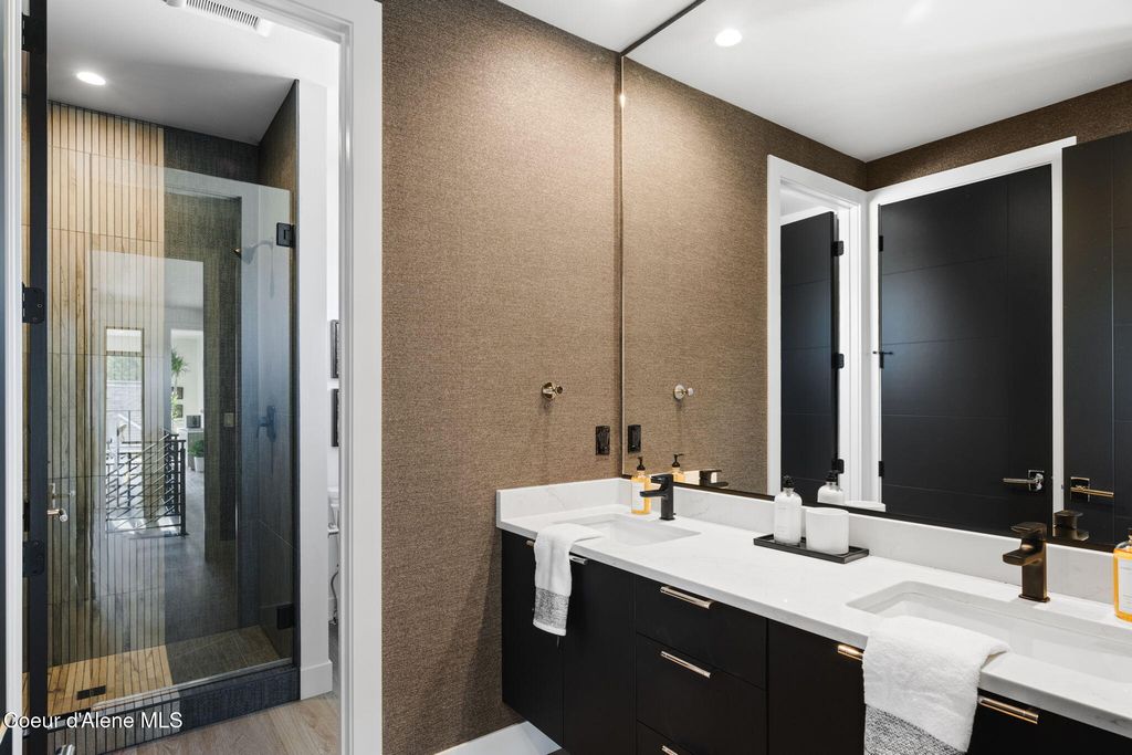 809 E SHERMAN AVE, Coeur d'Alene, ID 83814 photo 38