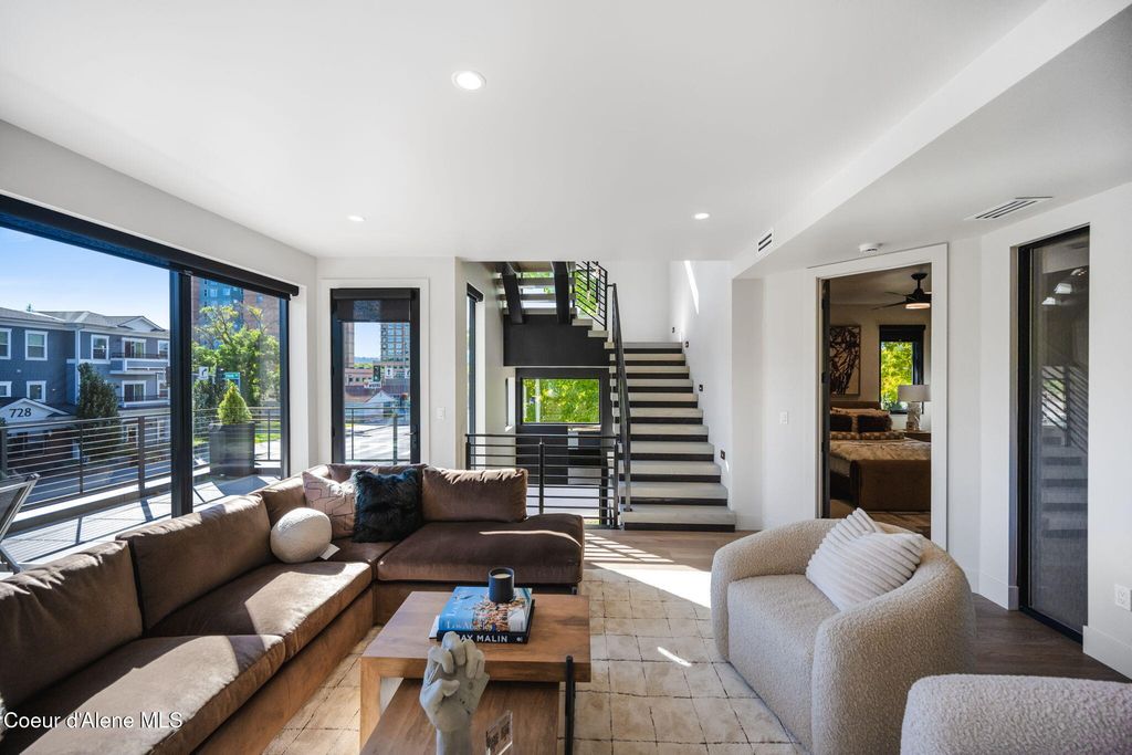 809 E SHERMAN AVE, Coeur d'Alene, ID 83814 photo 41