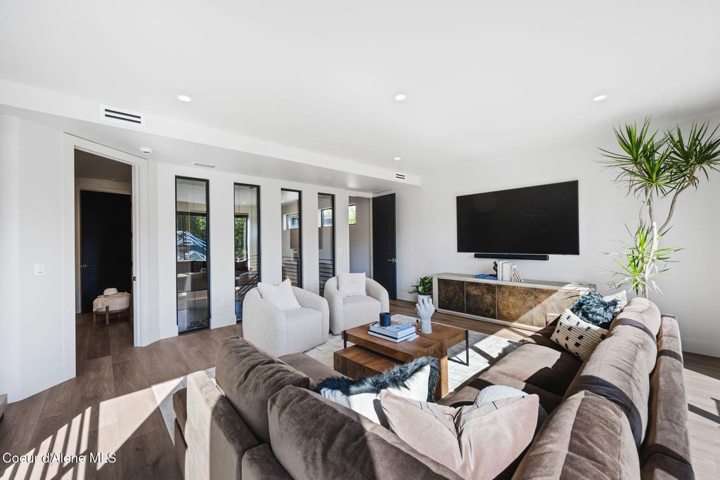 809 E SHERMAN AVE, Coeur d'Alene, ID 83814 photo 42