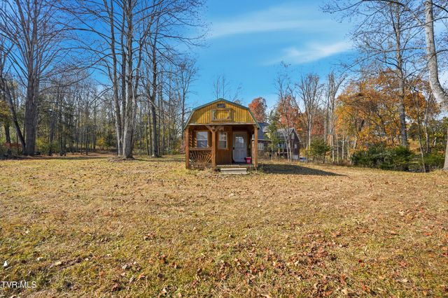 290 Candy Creek Private Drive, Blountville, TN 37617
