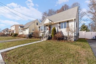 22 Runyon Rd, Clifton City, NJ 07013