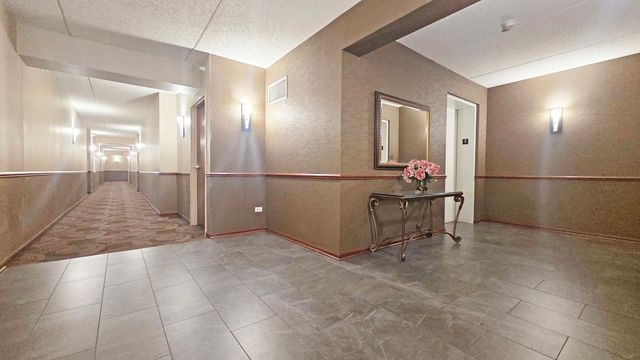 770 Pearson Street 303, Des Plaines, IL 60016