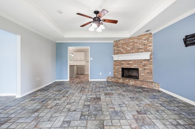 121 Rosedown Dr, Thibodaux, LA 70301