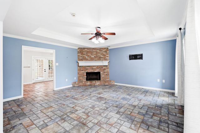 121 Rosedown Dr, Thibodaux, LA 70301