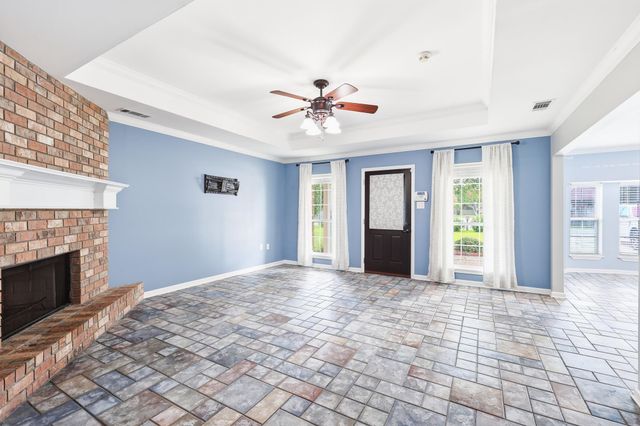 121 Rosedown Dr, Thibodaux, LA 70301
