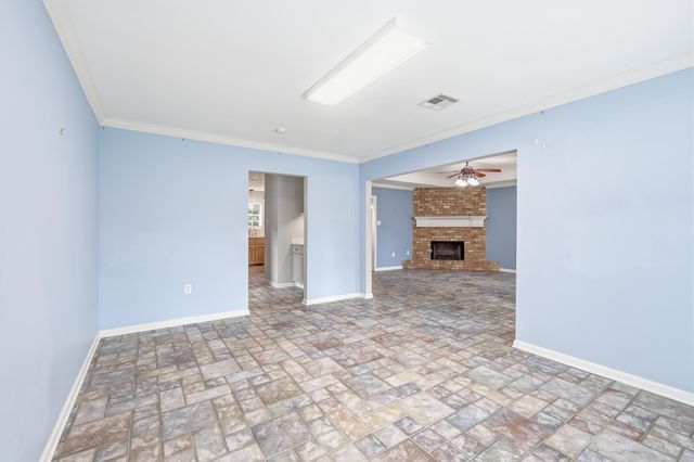 121 Rosedown Dr, Thibodaux, LA 70301