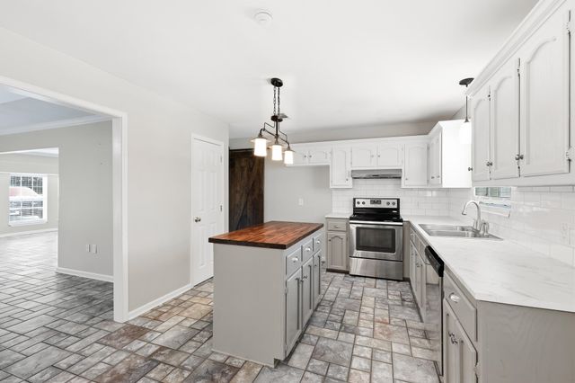 121 Rosedown Dr, Thibodaux, LA 70301