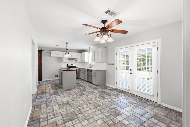 121 Rosedown Dr, Thibodaux, LA 70301