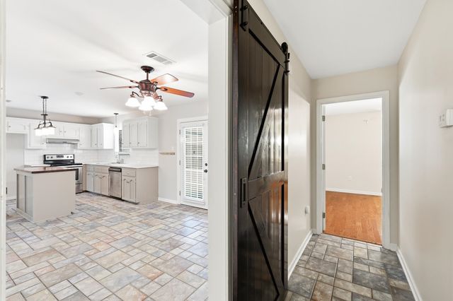 121 Rosedown Dr, Thibodaux, LA 70301