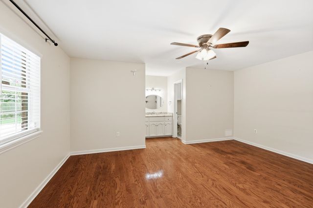 121 Rosedown Dr, Thibodaux, LA 70301