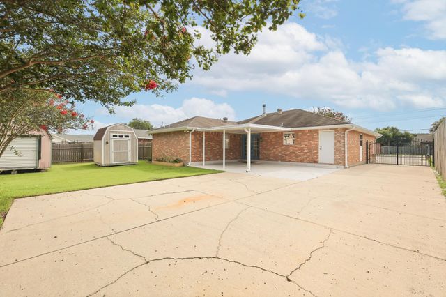 121 Rosedown Dr, Thibodaux, LA 70301