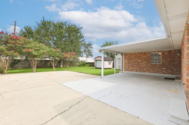 121 Rosedown Dr, Thibodaux, LA 70301
