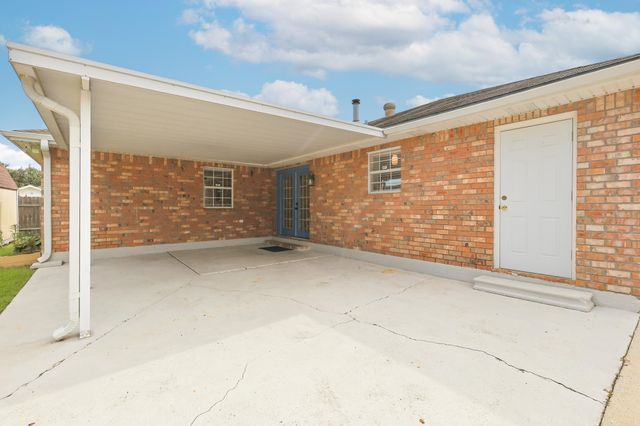 121 Rosedown Dr, Thibodaux, LA 70301