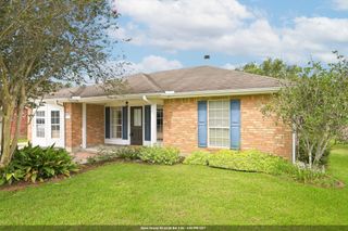 121 Rosedown Dr, Thibodaux, LA 70301