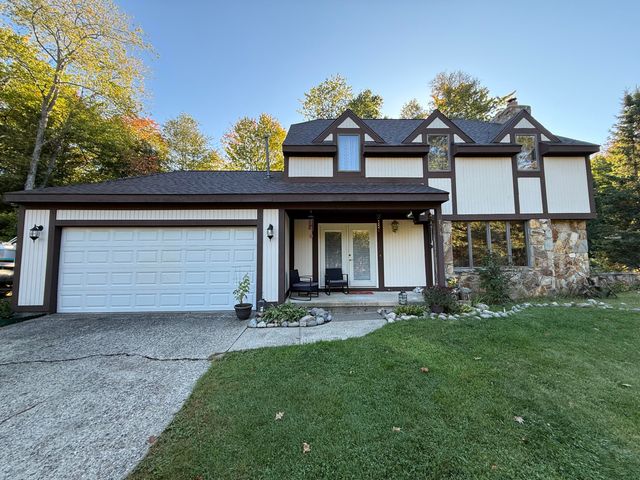 7036 W Woodlea Road, Oscoda, MI 48750