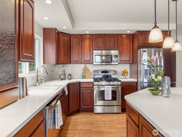 8609 E Caraway Road, Port Orchard, WA 98366