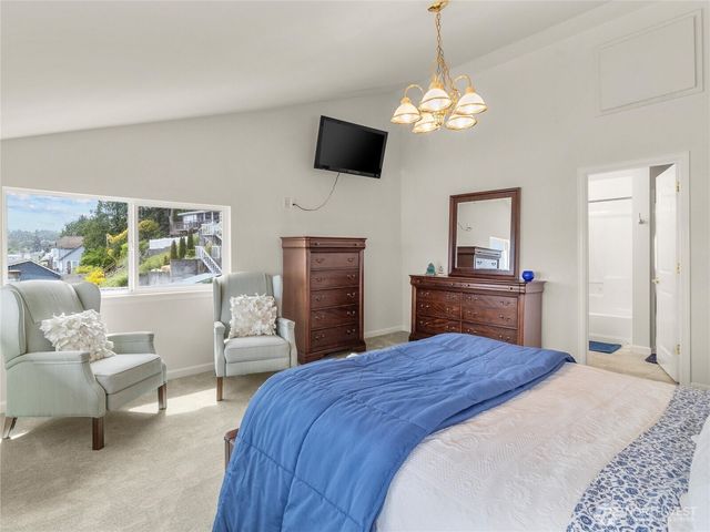 8609 E Caraway Road, Port Orchard, WA 98366