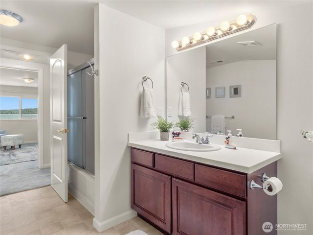 8609 E Caraway Road, Port Orchard, WA 98366