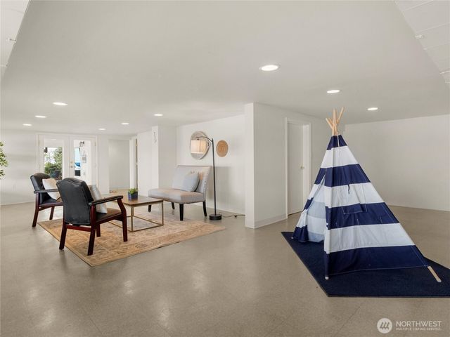 8609 E Caraway Road, Port Orchard, WA 98366