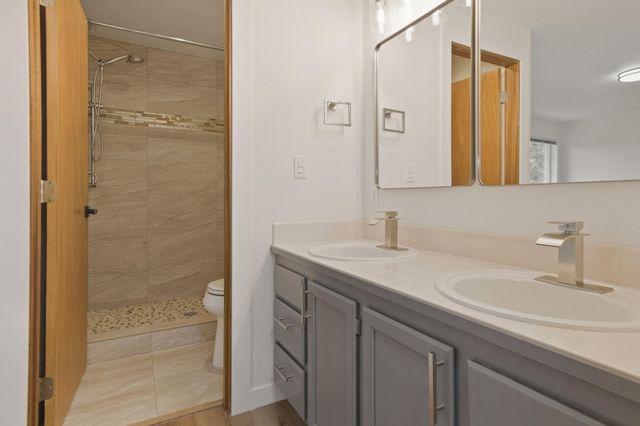 3097 NE Barrington Court, Bend, OR 97701