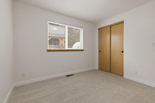 3097 NE Barrington Court, Bend, OR 97701