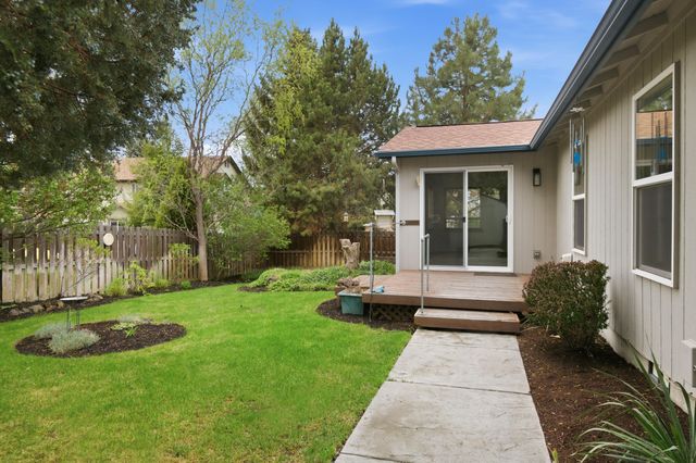 3097 NE Barrington Court, Bend, OR 97701