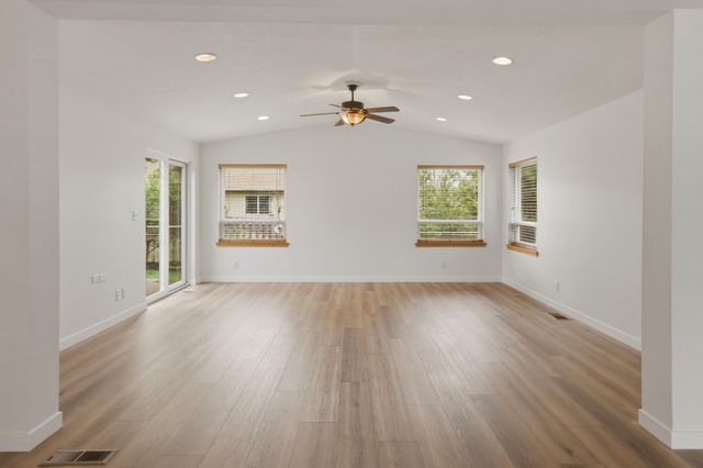 3097 NE Barrington Court, Bend, OR 97701