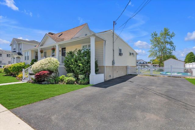 52 Bayview Avenue, Babylon, NY 11702