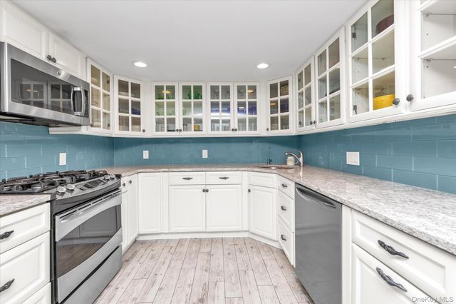 52 Bayview Avenue, Babylon, NY 11702