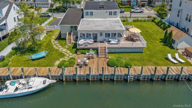 52 Bayview Avenue, Babylon, NY 11702
