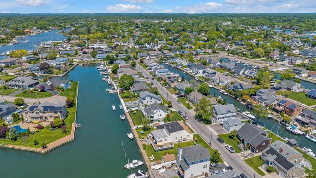 52 Bayview Avenue, Babylon, NY 11702