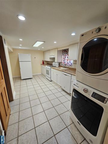 122 Eckel Road house, Little Ferry, NJ 07643