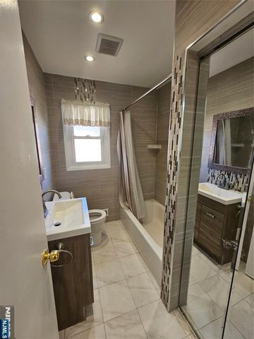 122 Eckel Road house, Little Ferry, NJ 07643