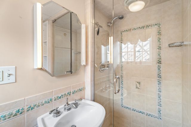 2912 N Commonwealth Avenue 11CD, Chicago, IL 60657