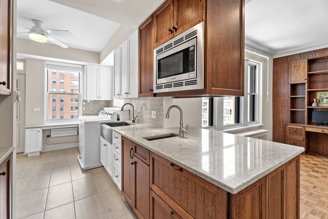 2912 N Commonwealth Avenue 11CD, Chicago, IL 60657